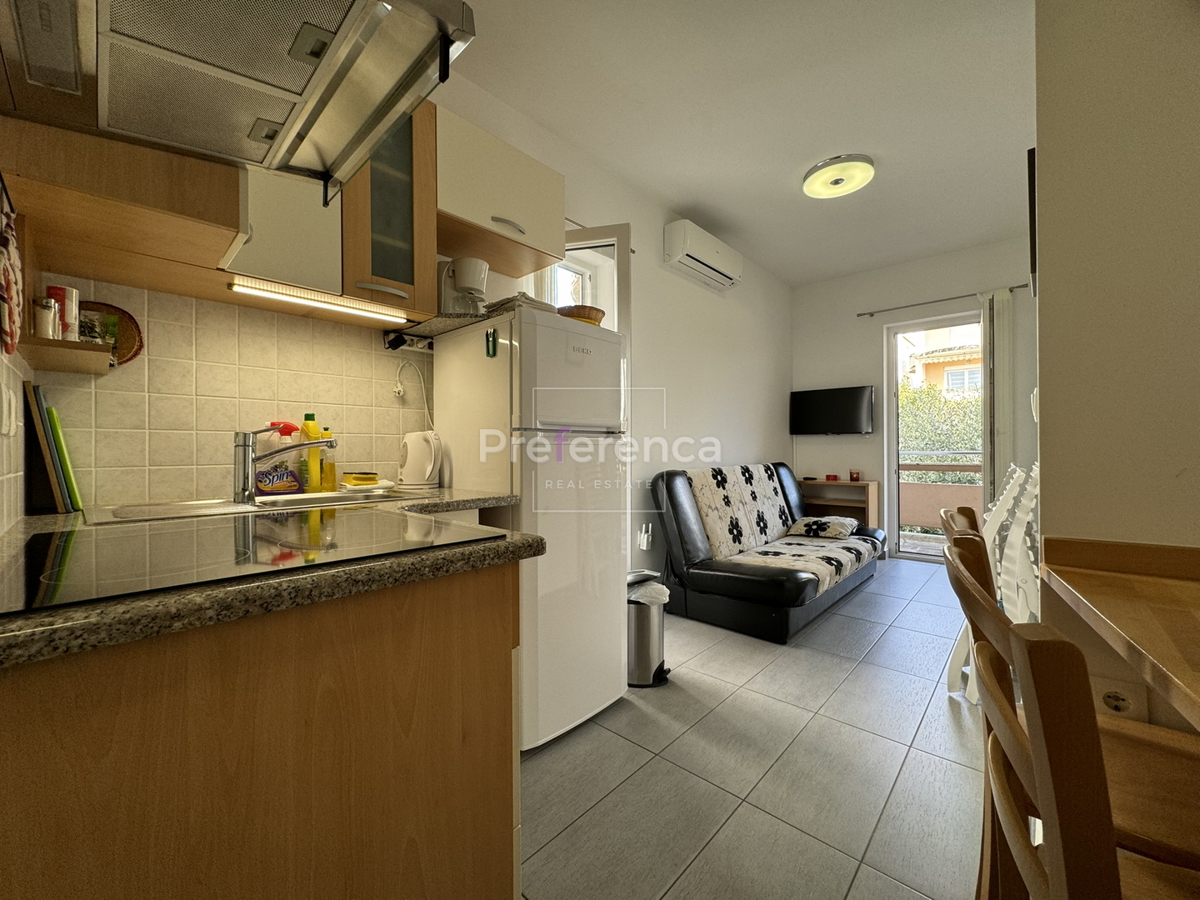 Novalja - hiša s 5 apartmaji blizu morja