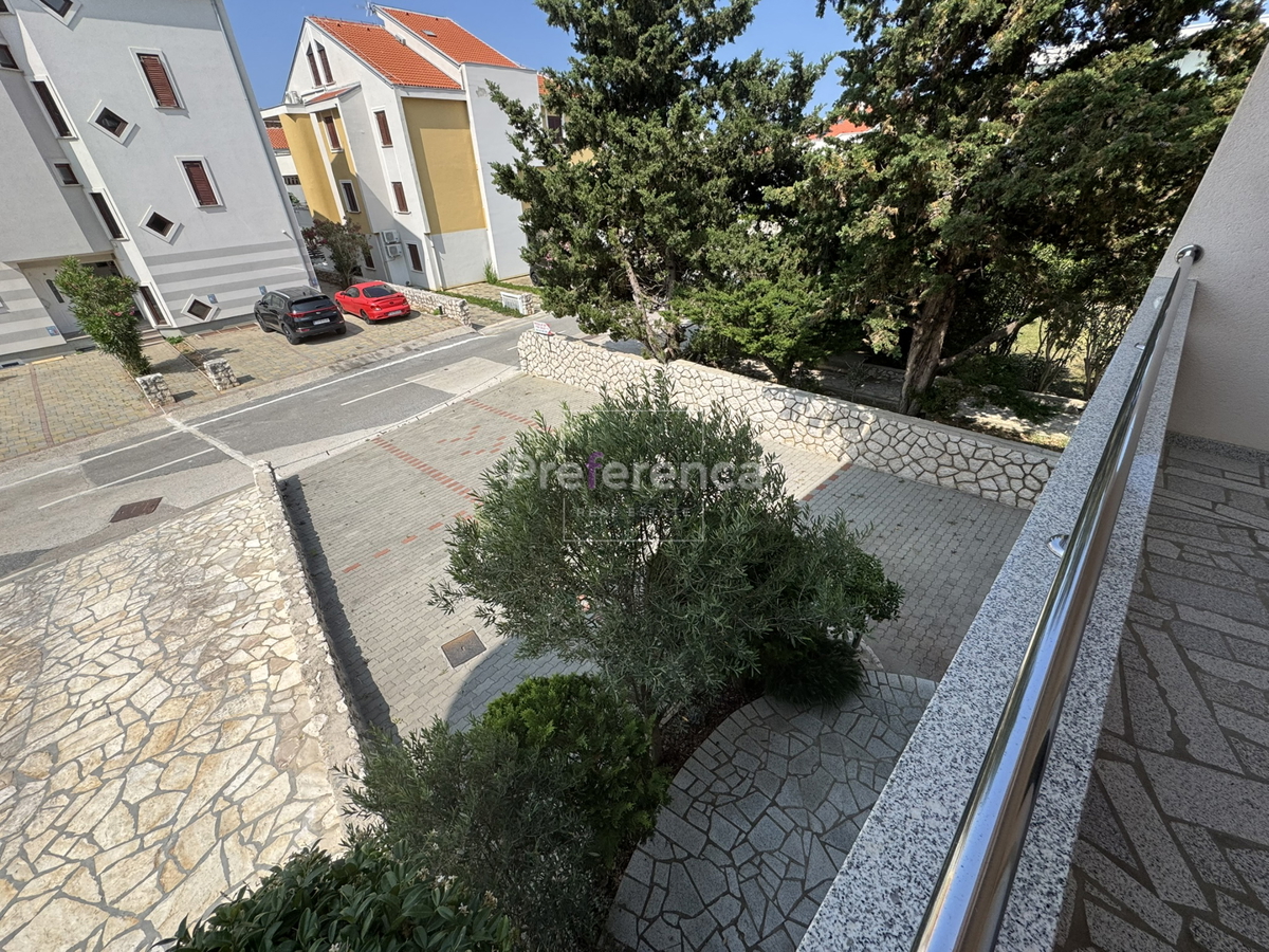 Novalja - hiša s 5 apartmaji blizu morja