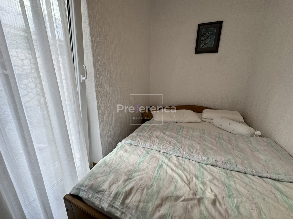 Novalja - hiša s 5 apartmaji blizu morja