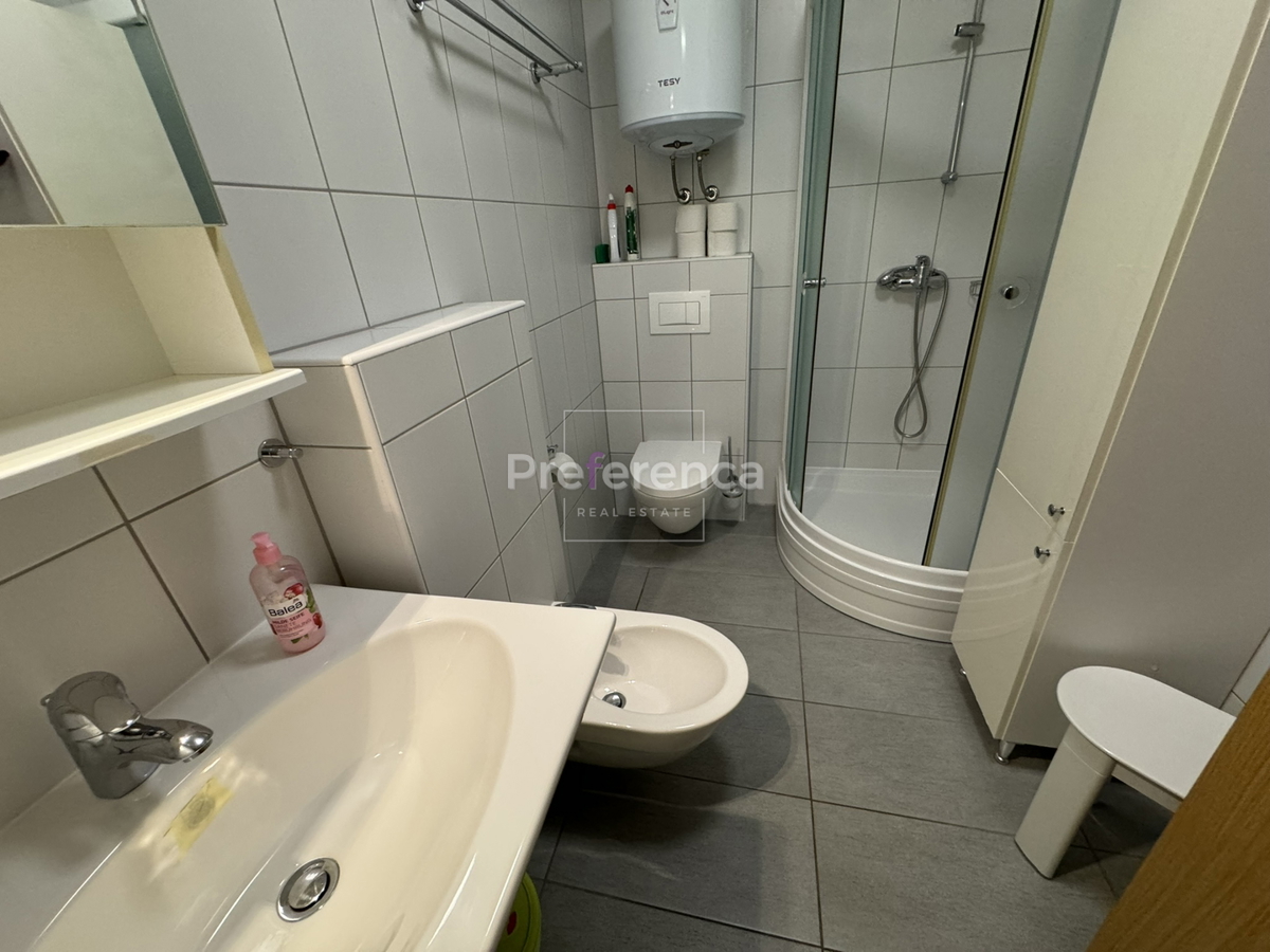 Novalja - hiša s 5 apartmaji blizu morja
