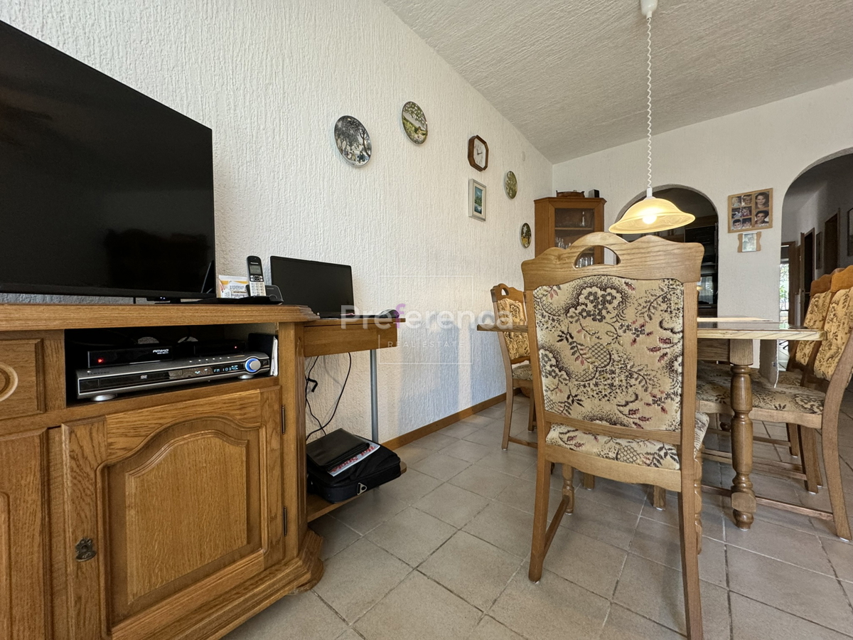 Novalja - hiša s 5 apartmaji blizu morja