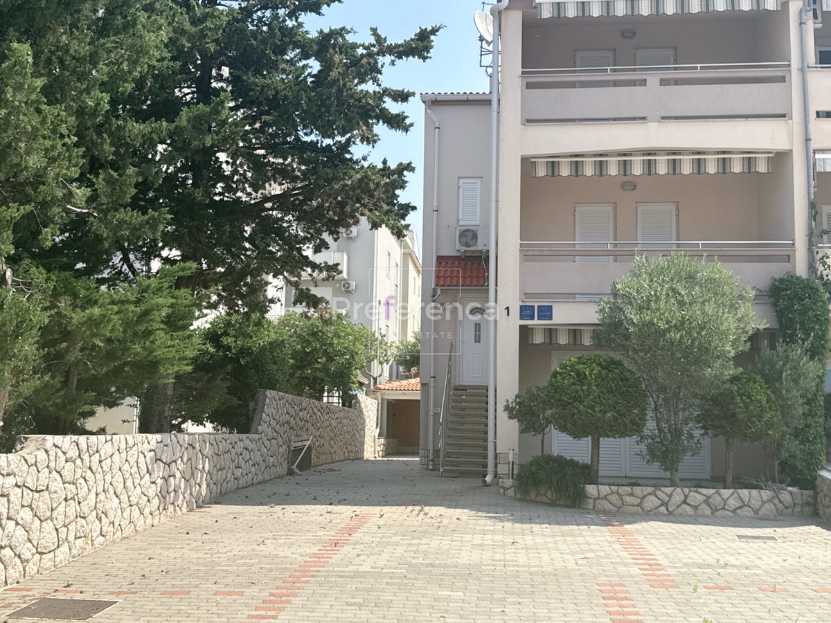 Novalja - hiša s 5 apartmaji blizu morja