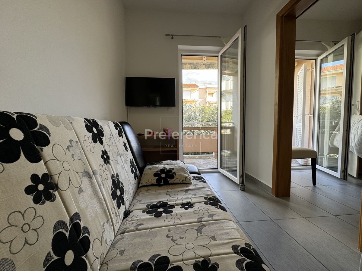 Novalja - hiša s 5 apartmaji blizu morja