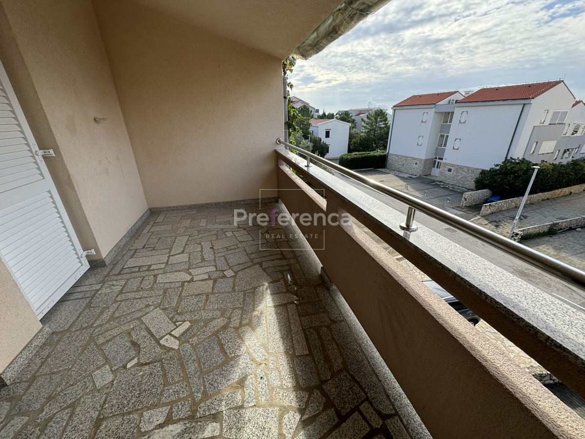 Novalja - hiša s 5 apartmaji blizu morja