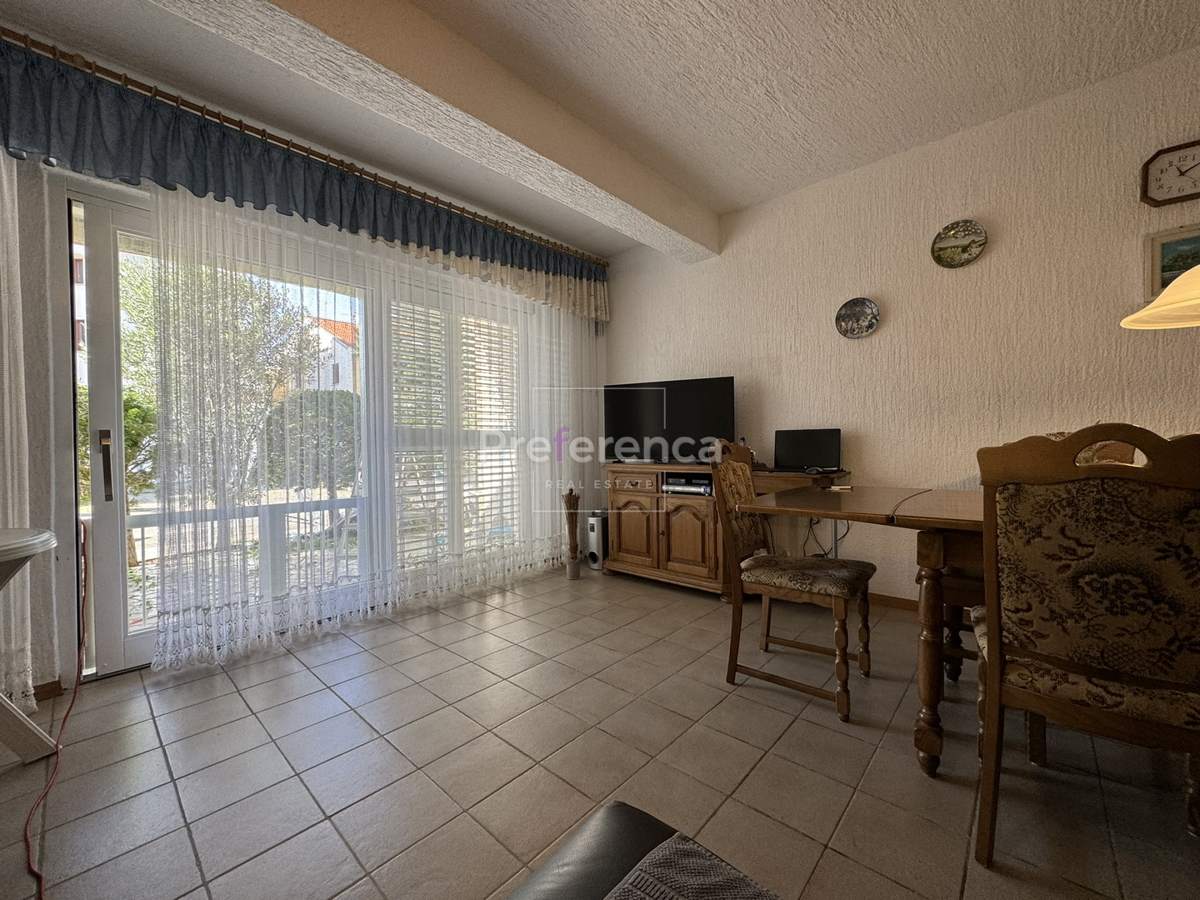 Novalja - hiša s 5 apartmaji blizu morja