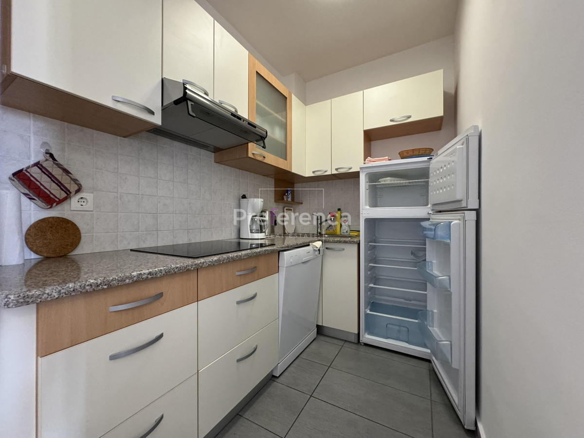 Novalja - hiša s 5 apartmaji blizu morja