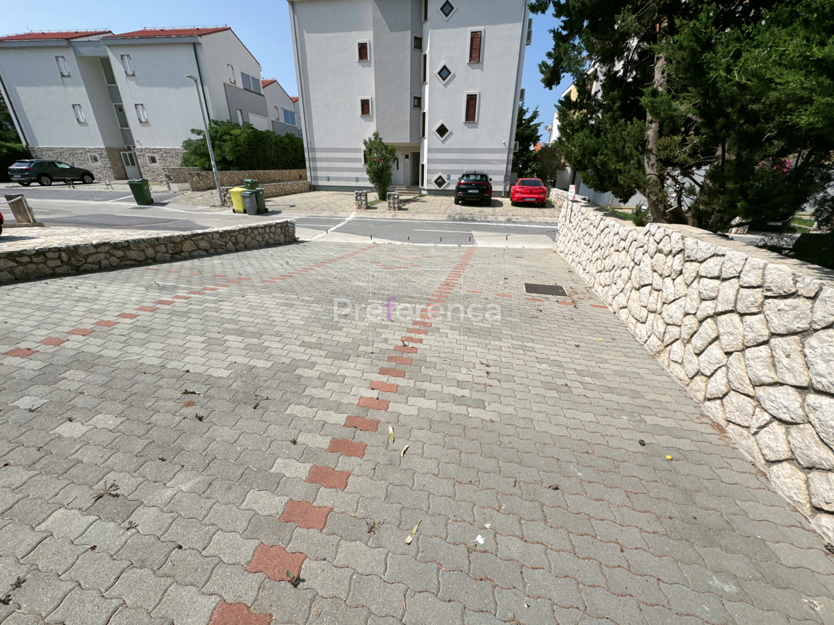 Novalja - hiša s 5 apartmaji blizu morja