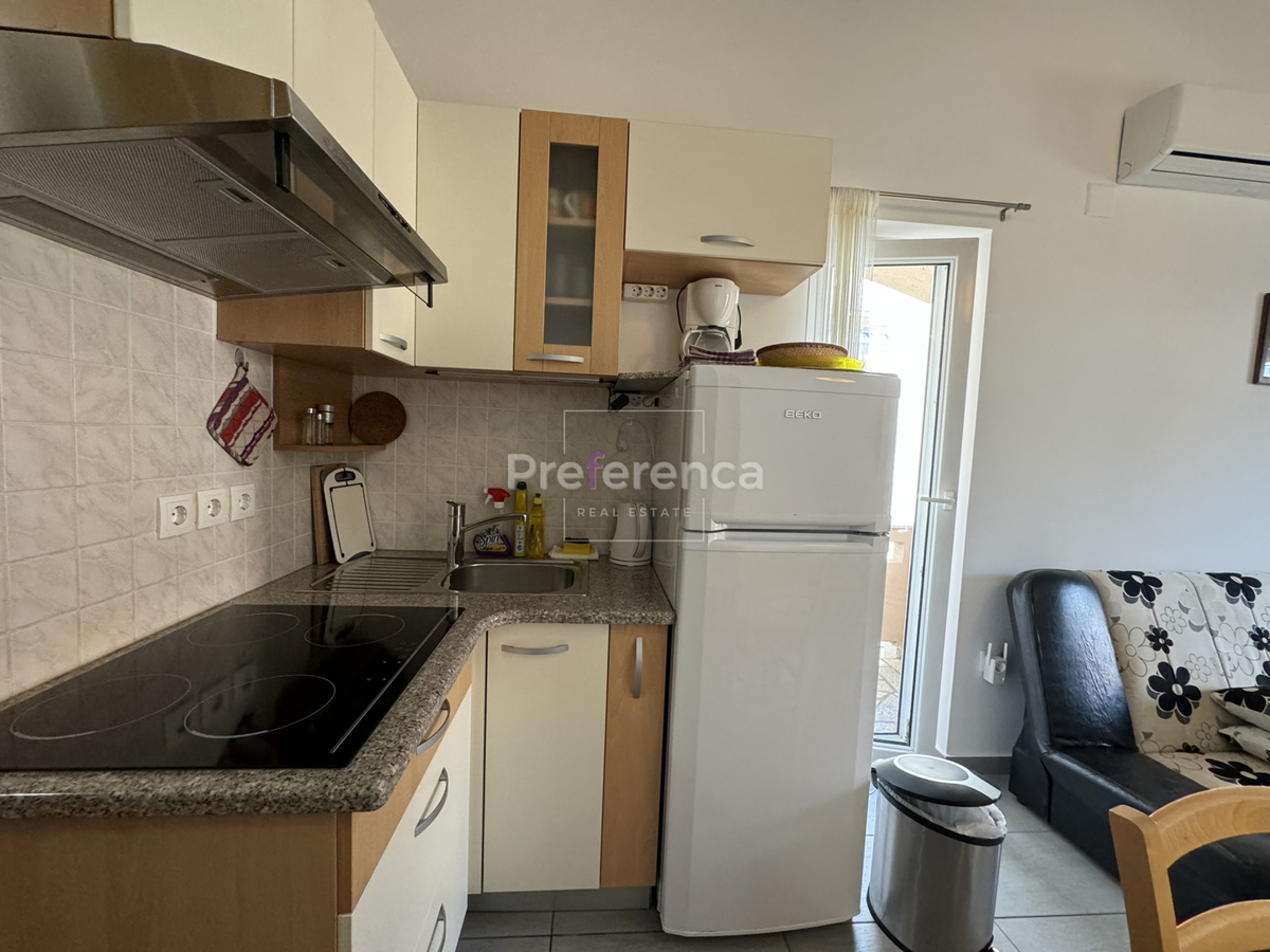 Novalja - hiša s 5 apartmaji blizu morja