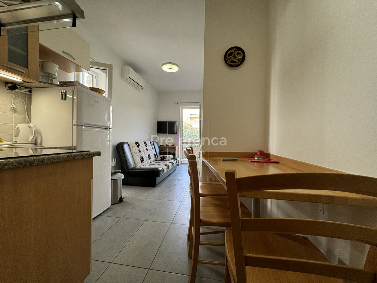 Novalja - hiša s 5 apartmaji blizu morja