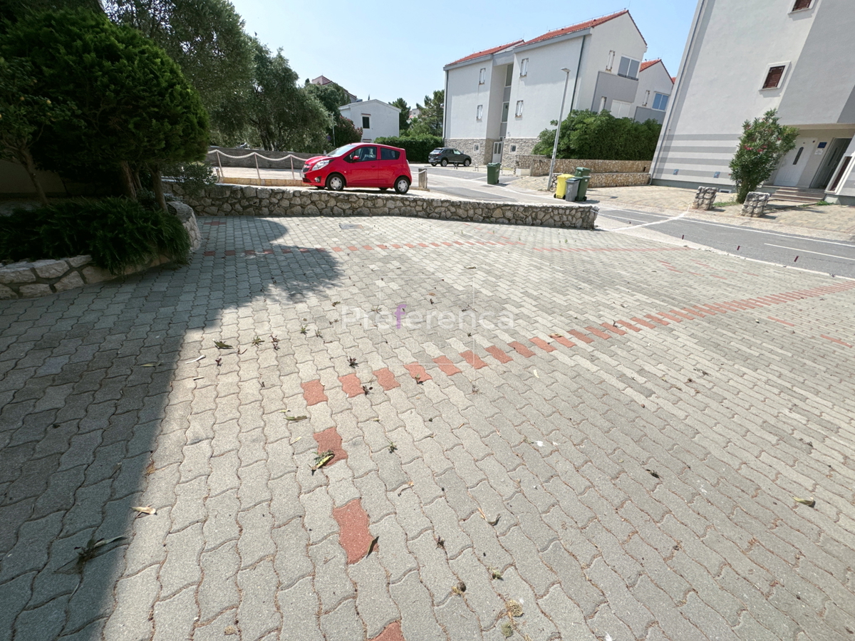 Novalja - hiša s 5 apartmaji blizu morja