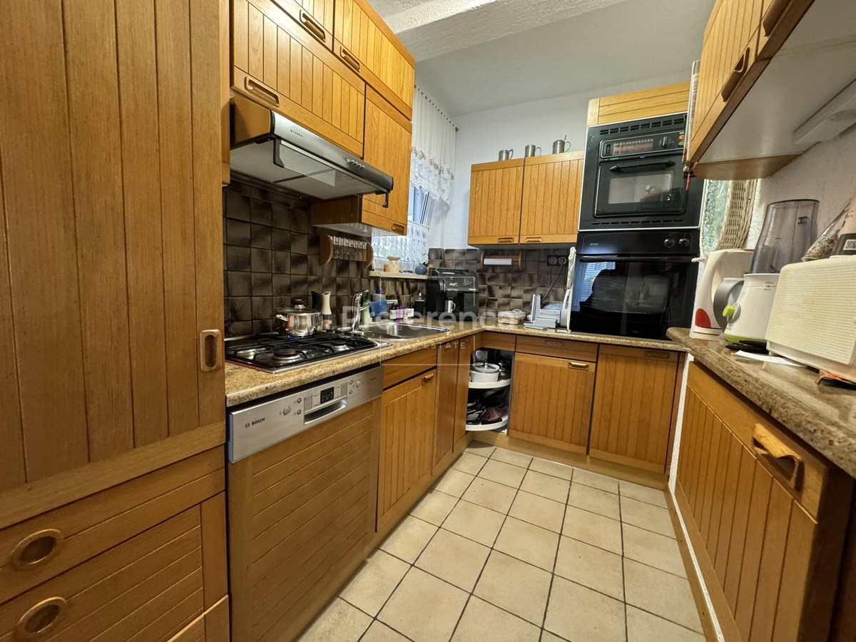 Novalja - hiša s 5 apartmaji blizu morja