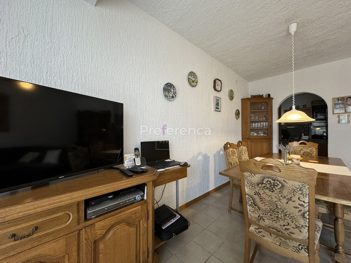 Novalja - hiša s 5 apartmaji blizu morja