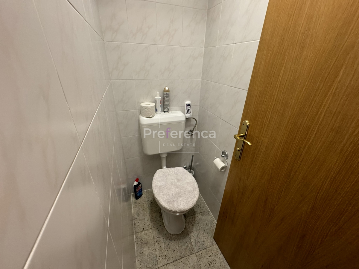 Novalja - hiša s 5 apartmaji blizu morja