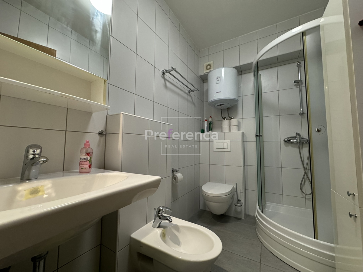 Novalja - hiša s 5 apartmaji blizu morja