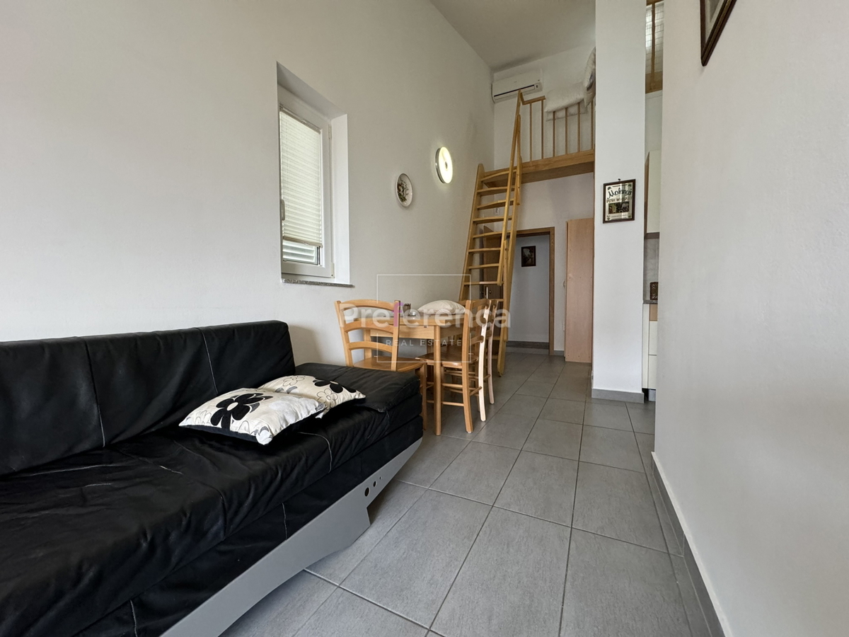 Novalja - hiša s 5 apartmaji blizu morja