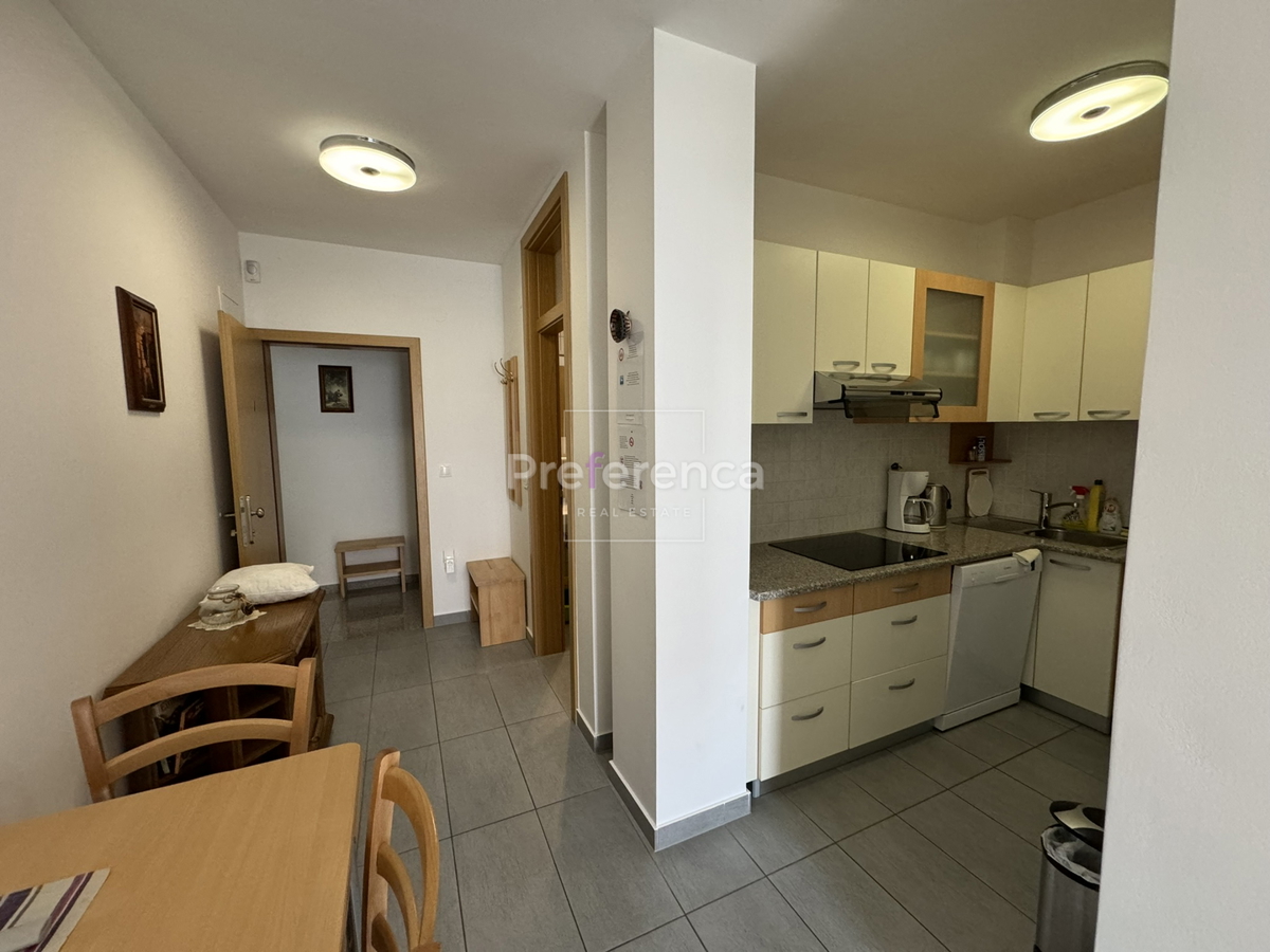 Novalja - hiša s 5 apartmaji blizu morja