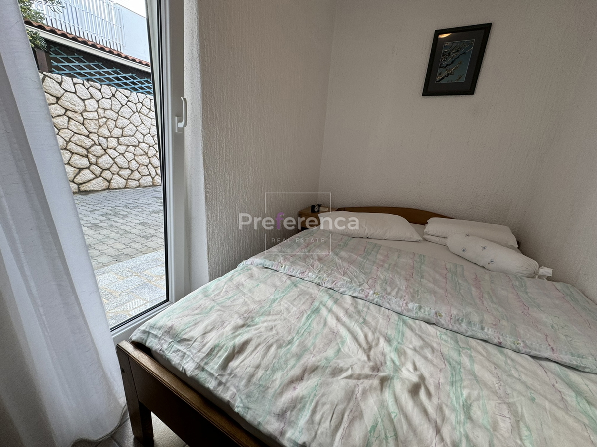 Novalja - hiša s 5 apartmaji blizu morja