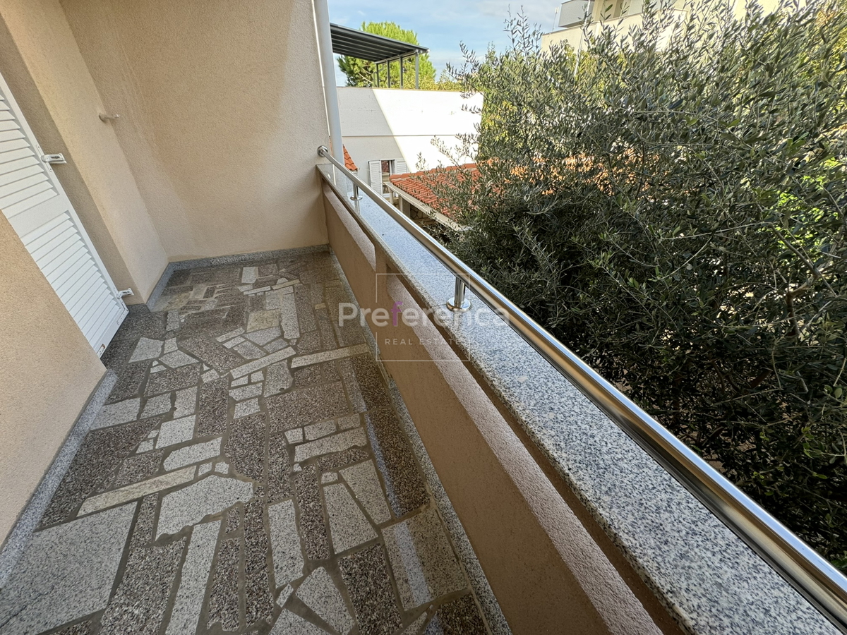 Novalja - hiša s 5 apartmaji blizu morja