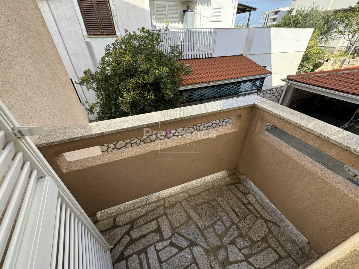 Novalja - hiša s 5 apartmaji blizu morja