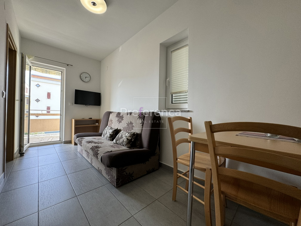 Novalja - hiša s 5 apartmaji blizu morja