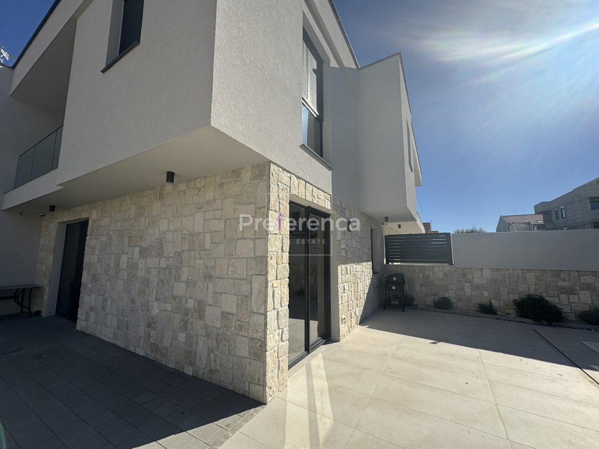Mandre - luksuzna vila s bazenom - LOKACIJA