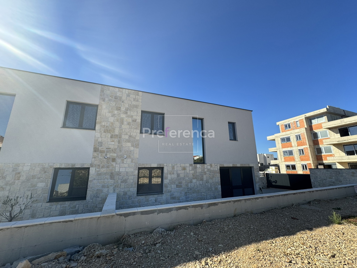 Mandre - luksuzna vila s bazenom - LOKACIJA