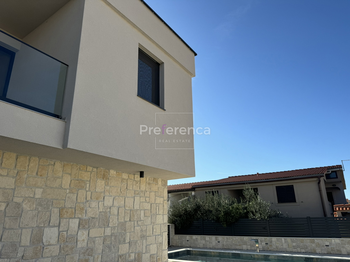 Mandre - luksuzna vila s bazenom - LOKACIJA