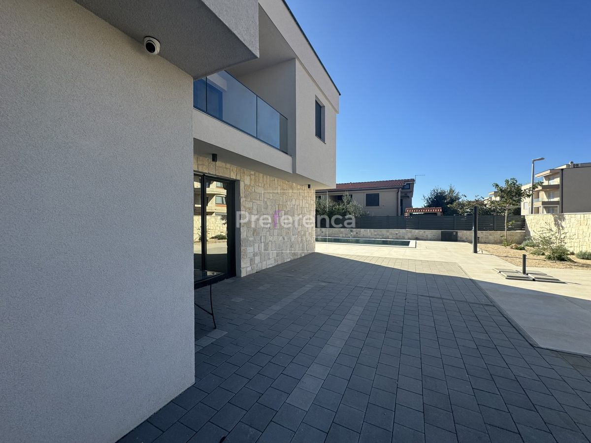 Mandre - luksuzna vila s bazenom - LOKACIJA