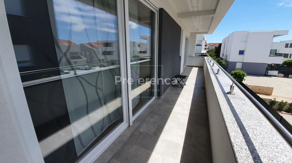 Novalja - luksuzno trisobno stanovanje v bližini morja