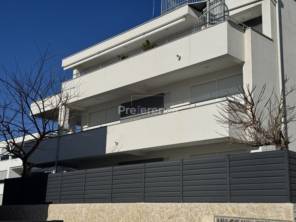 Novalja - luksuzno trisobno stanovanje v bližini morja