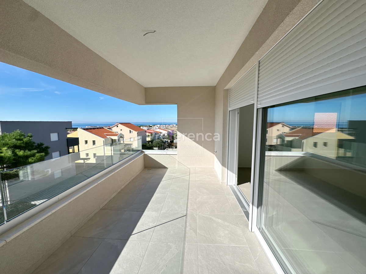 Povljana - dvoprostorsko stanovanje v drugem nadstropju - pogled na morje