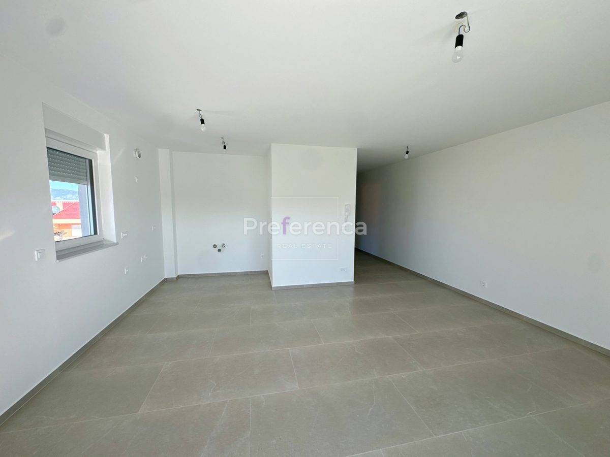 Povljana - dvoprostorsko stanovanje v drugem nadstropju - pogled na morje