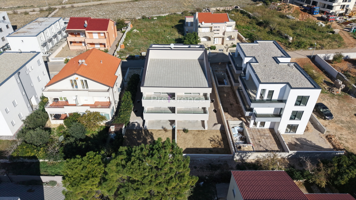 Povljana - dvoprostorsko stanovanje v drugem nadstropju - pogled na morje