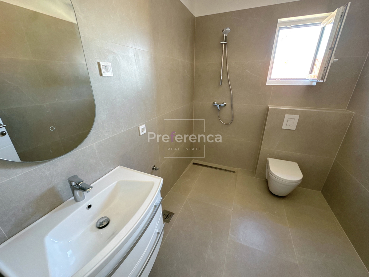 Povljana - dvoprostorsko stanovanje v drugem nadstropju - pogled na morje