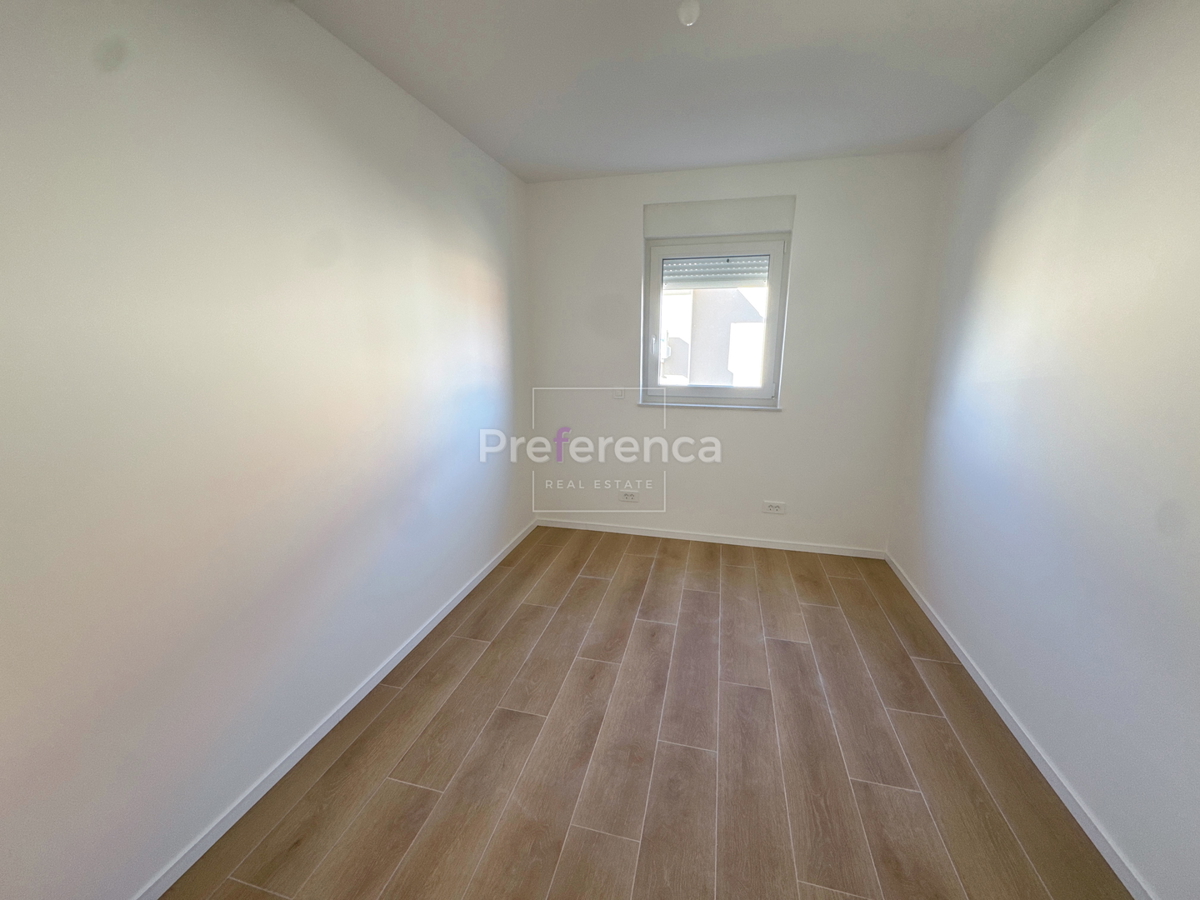 Povljana - dvoprostorsko stanovanje v drugem nadstropju - pogled na morje