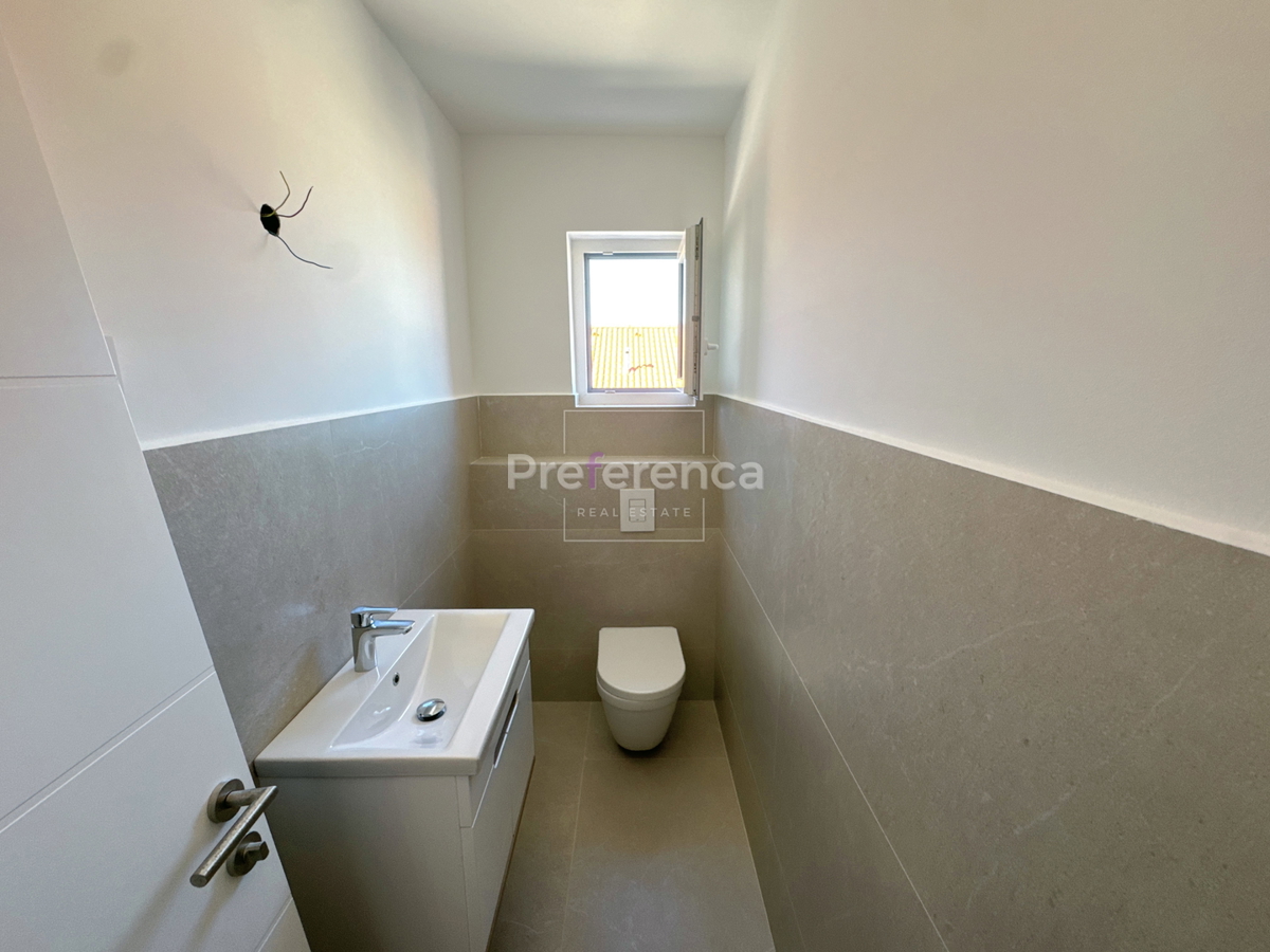 Povljana - dvoprostorsko stanovanje v drugem nadstropju - pogled na morje