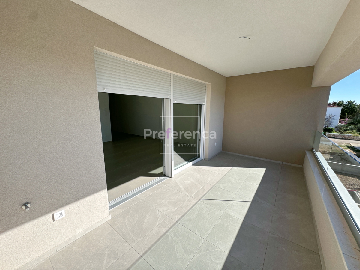 Povljana - dvoprostorsko stanovanje v drugem nadstropju - pogled na morje