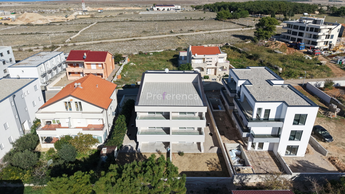 Povljana - dvoprostorsko stanovanje v drugem nadstropju - pogled na morje