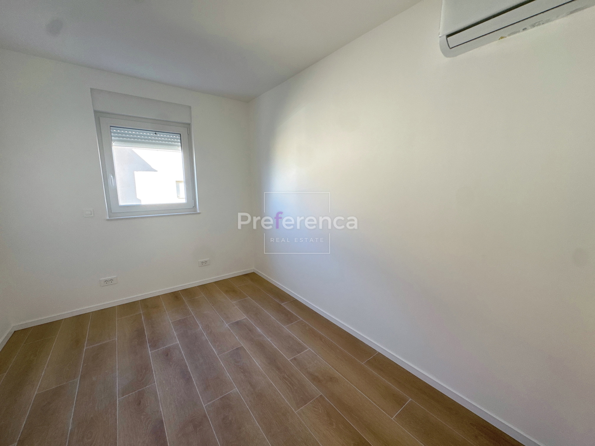 Povljana - dvoprostorsko stanovanje v drugem nadstropju - pogled na morje