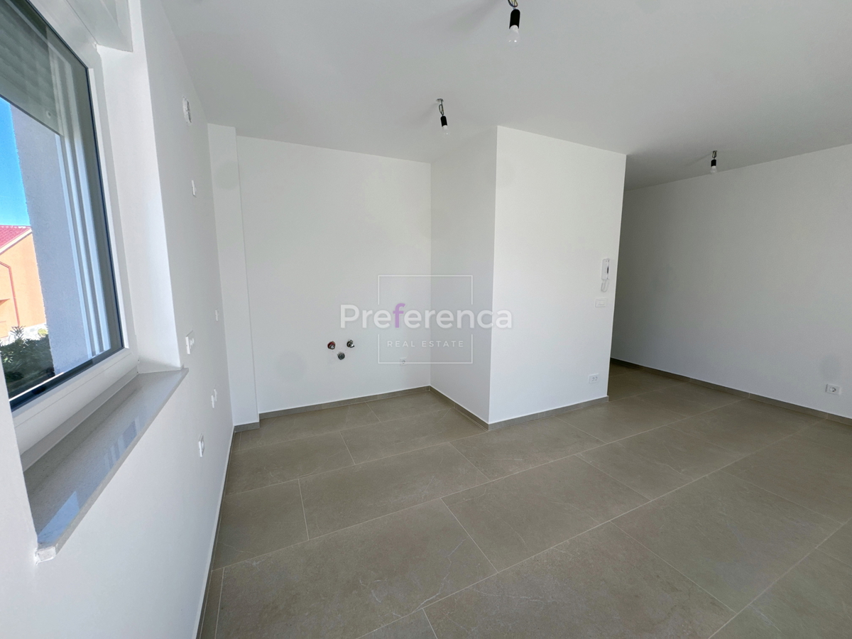 Povljana - dvoprostorsko stanovanje v drugem nadstropju - pogled na morje