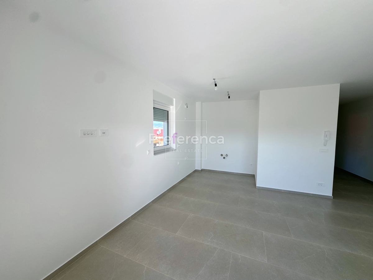 Povljana - dvoprostorsko stanovanje v drugem nadstropju - pogled na morje