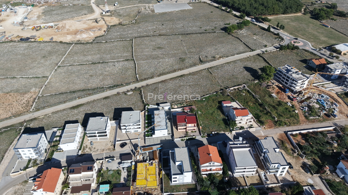 Povljana - gradbeno zemljišče 739m2