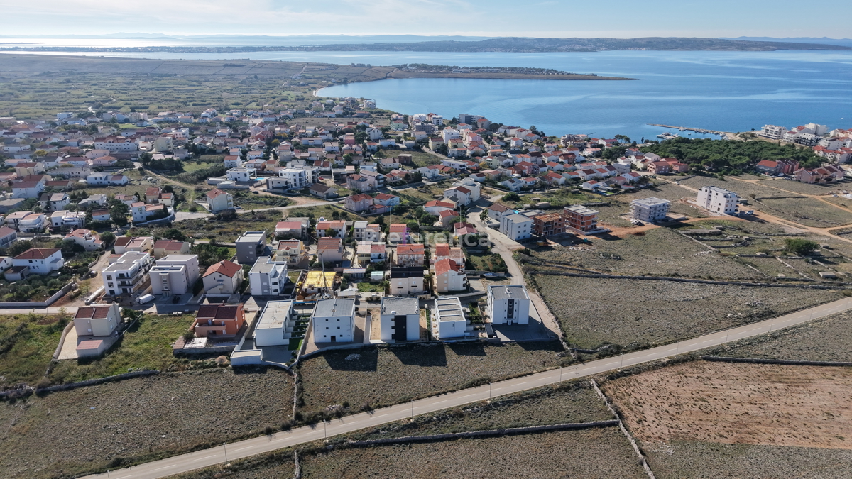 Povljana - gradbeno zemljišče 739m2