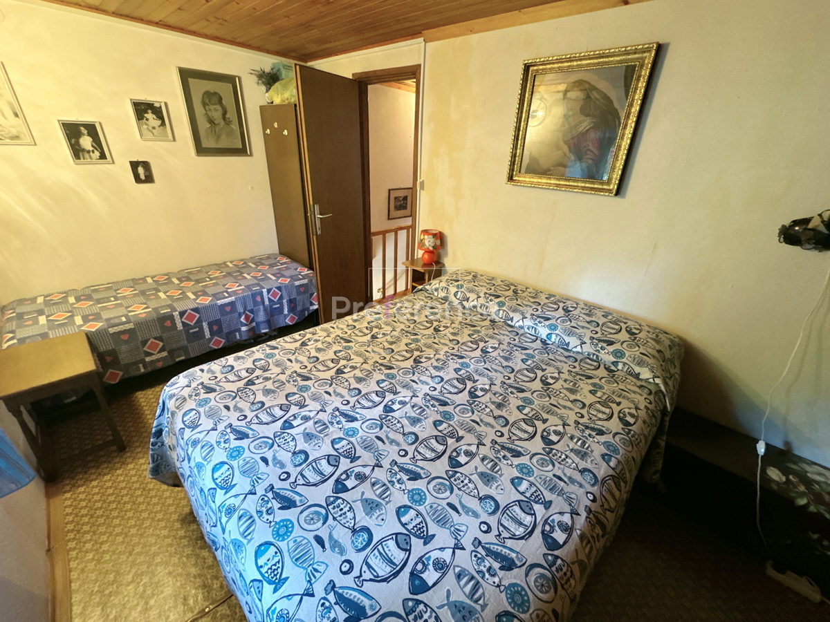 Jakišnica - vrstna hiša v jedru