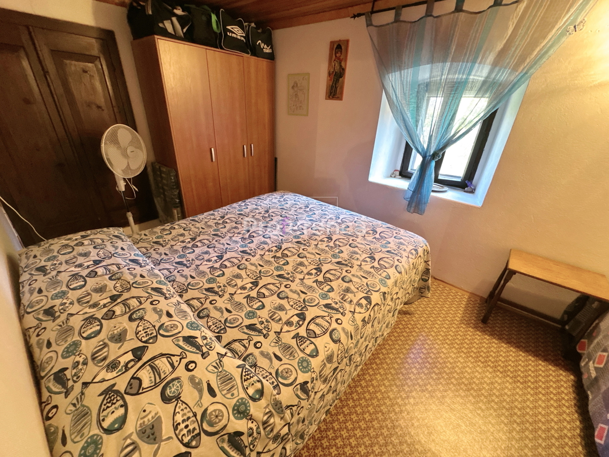 Jakišnica - vrstna hiša v jedru