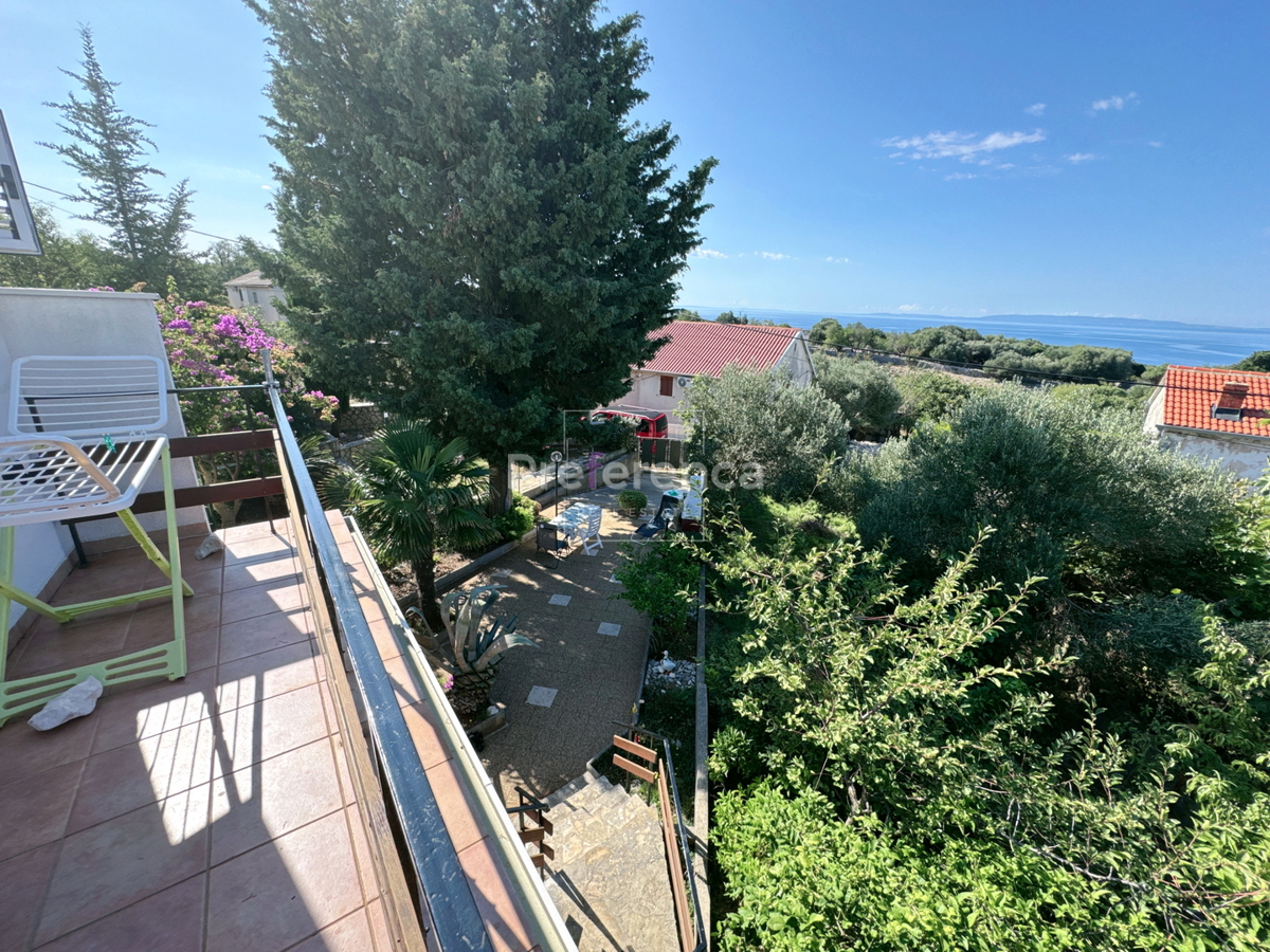 Jakišnica - vrstna hiša v jedru