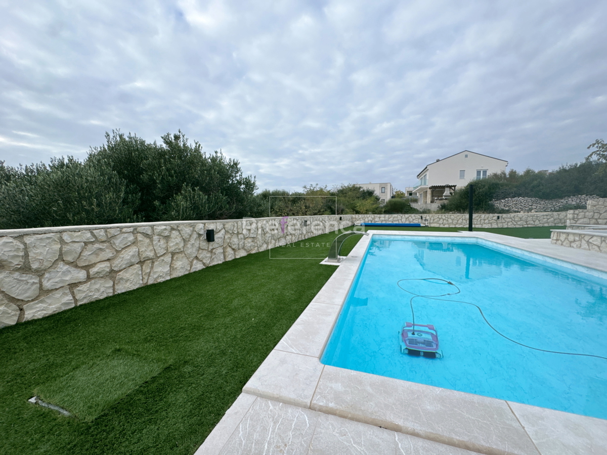 Novalja, Škuncini stani - vrhunska vila z bazenom