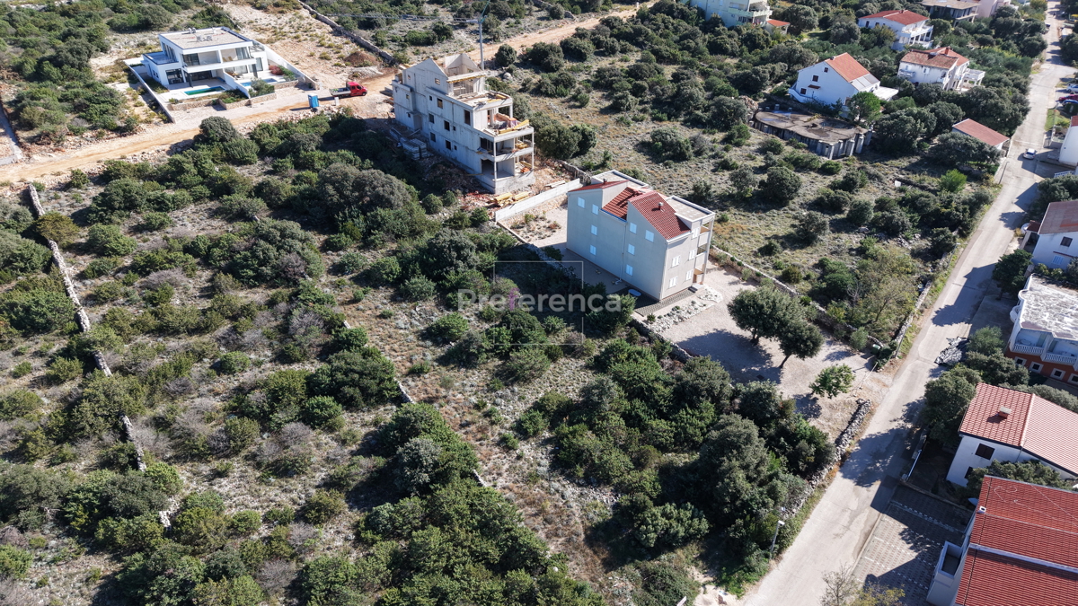 Mandre - gradbeno zemljišče 662 m2