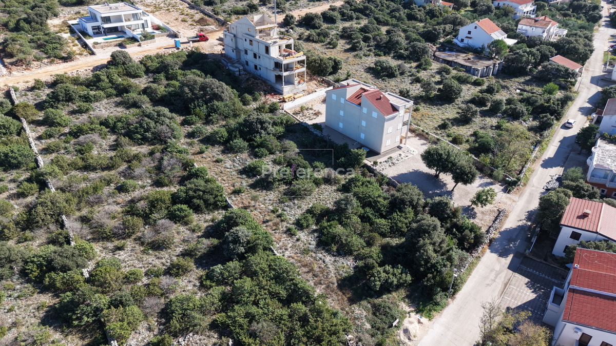 Mandre - gradbeno zemljišče 662 m2