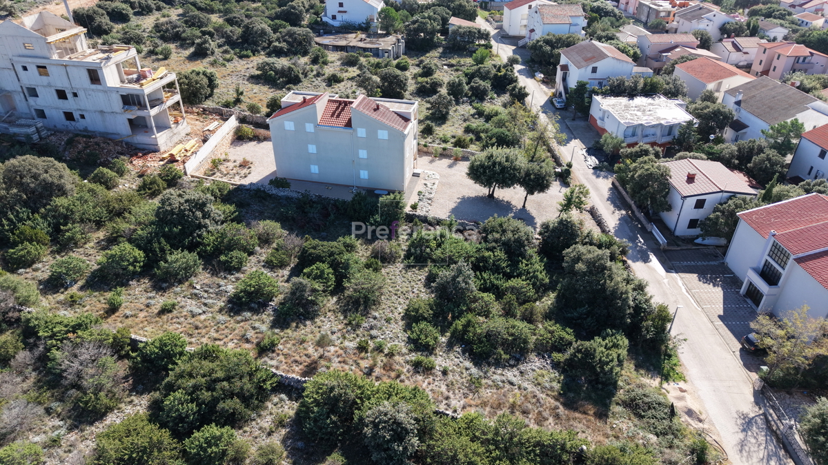 Mandre - gradbeno zemljišče 662 m2